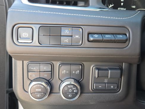 Used 2024 GMC Yukon Denali Ultimate image 32