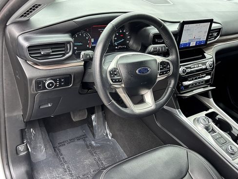 Used 2024 Ford Explorer Limited AWD/4WD image 9