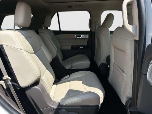 Used 2023 Ford Explorer Platinum w/ Technology Package AWD/4WD image 11