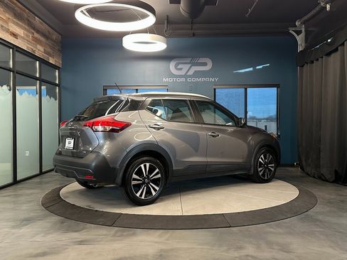 Used 2019 Nissan Kicks SV image 3