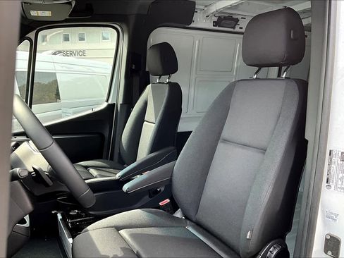 Used 2024 Mercedes-Benz Sprinter 2500 image 15