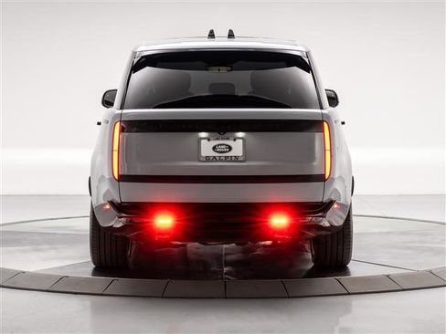 Used 2025 Land Rover Range Rover Long Wheelbase Autobiography image 4