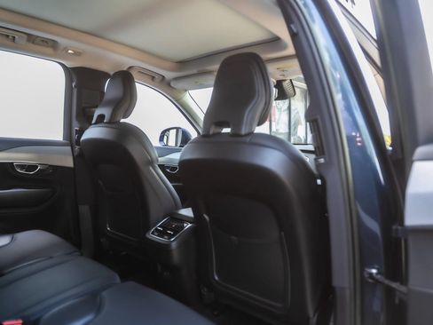 Used 2023 Volvo XC90 B5 Core AWD/4WD image 22