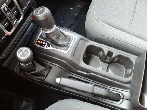 Used 2024 Jeep Gladiator Sport AWD/4WD image 19