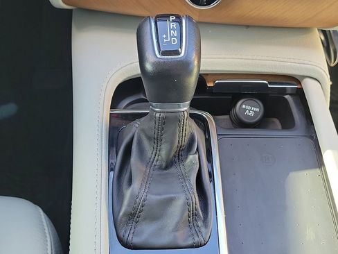 Used 2022 Volvo XC90 T6 Momentum w/ Protection Package image 36