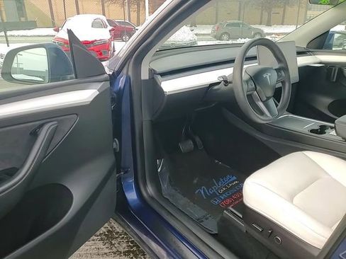Used 2022 Tesla Model Y Long Range image 13