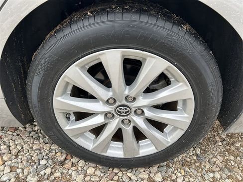 Used 2018 Toyota Camry LE image 7