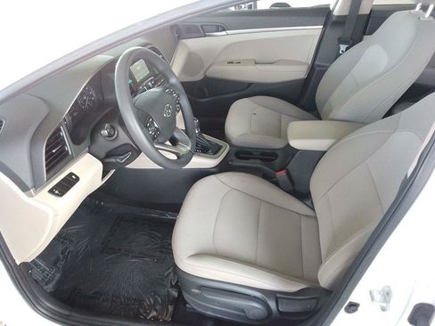 Used 2019 Hyundai Elantra SE FWD image 11