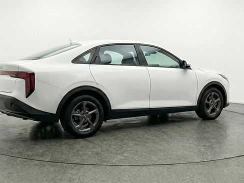 Used 2025 Kia K4 LXS image 9