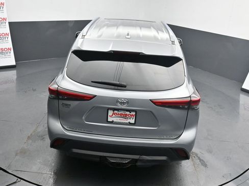 Used 2020 Toyota Highlander XLE image 16
