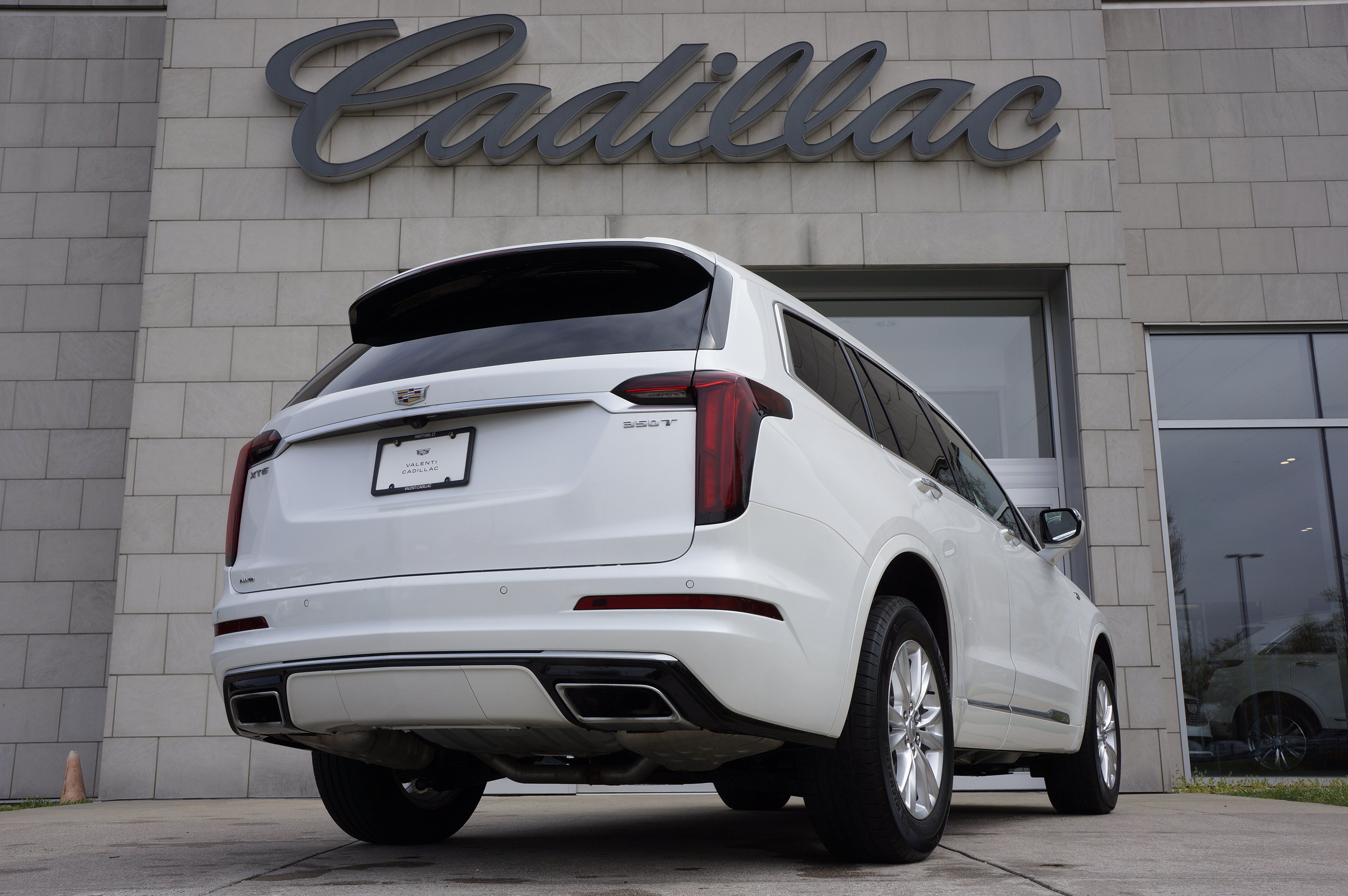 Used 2024 Cadillac XT6 Luxury AWD/4WD image 4