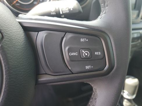 Used 2023 Jeep Gladiator Sport AWD/4WD image 17