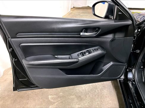 Used 2024 Nissan Altima 2.5 SV image 9