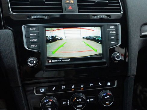 Used 2016 Volkswagen Golf 4-Door image 31