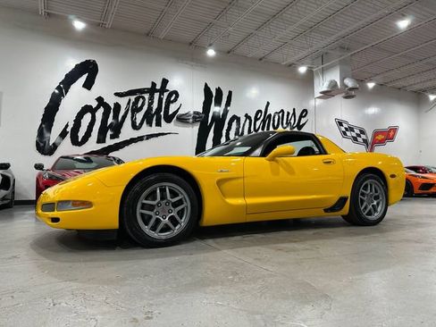 Used 2004 Chevrolet Corvette Z06 w/ Memory Package RWD image 16