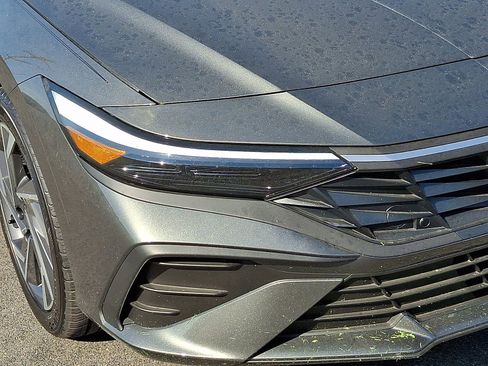 Certified 2025 Hyundai Elantra Sport image 9