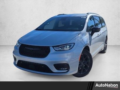 New 2026 Chrysler Pacifica Select w/ S Appearance Package