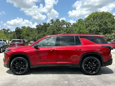 Used 2025 Chevrolet Traverse RS FWD image 12