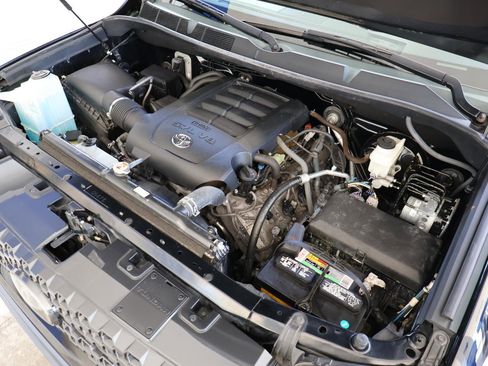 Used 2018 Toyota Tundra Platinum image 36