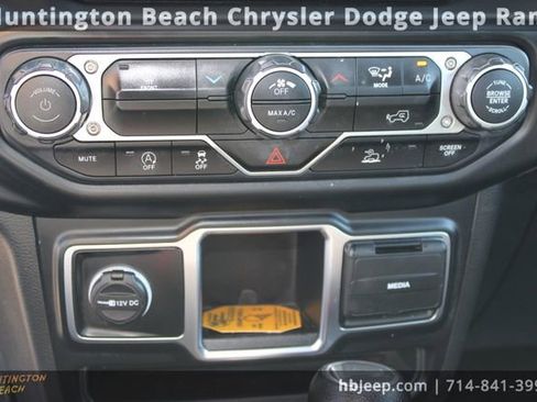 Used 2023 Jeep Wrangler Sport image 15