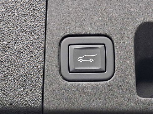 Used 2023 Cadillac XT4 Premium Luxury AWD/4WD image 30
