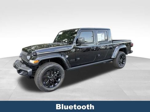 Used 2024 Jeep Gladiator Sport AWD/4WD image 4