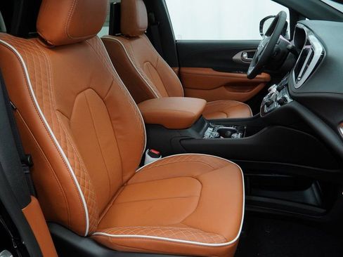 New 2026 Chrysler Pacifica Pinnacle image 33