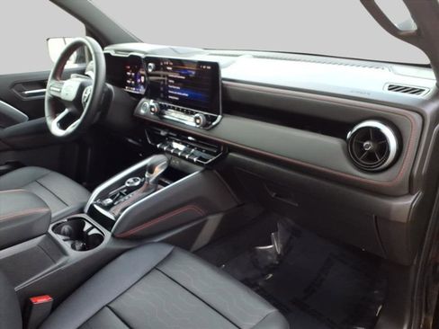 Used 2024 Chevrolet Colorado Z71 w/ Z71 Convenience Package 2 image 19