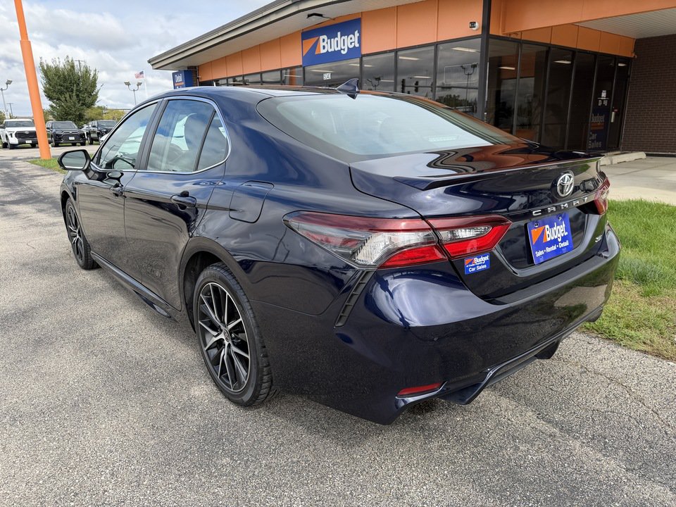 Used 2022 Toyota Camry SE FWD image 3