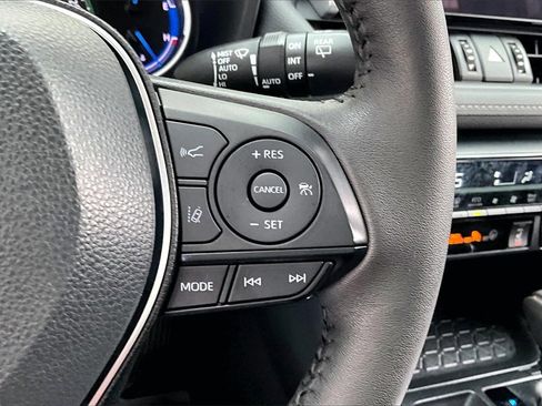 Used 2023 Toyota RAV4 XLE Premium image 12