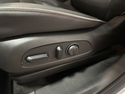 Used 2022 Chevrolet TrailBlazer RS w/ Sun and Liftgate Package image 8