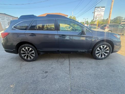 Used 2016 Subaru Outback 2.5i Limited AWD/4WD image 4