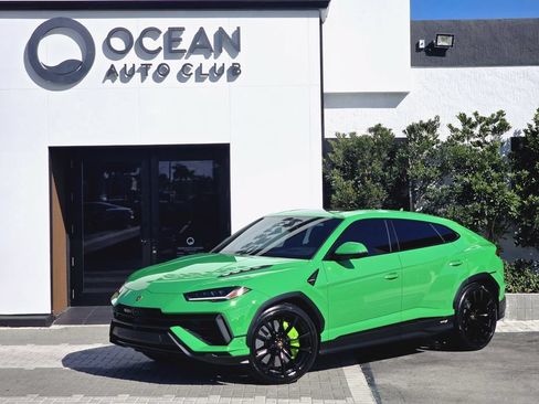 Used 2024 Lamborghini Urus S AWD/4WD image 2