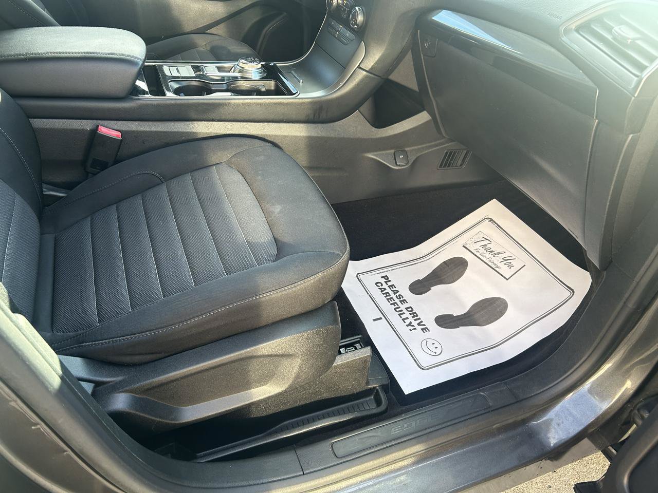 Used 2019 Ford Edge SE FWD image 12