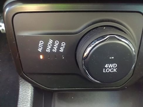 Used 2022 Jeep Renegade Limited image 37