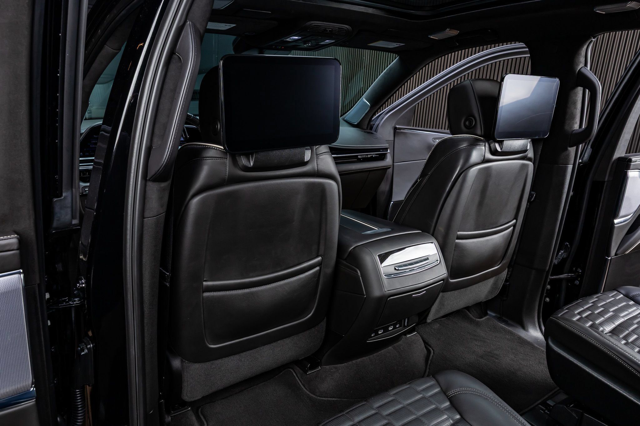 Used 2023 Cadillac Escalade ESV V AWD/4WD image 37