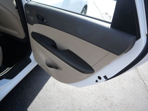 Used 2012 Hyundai Elantra GLS image 25