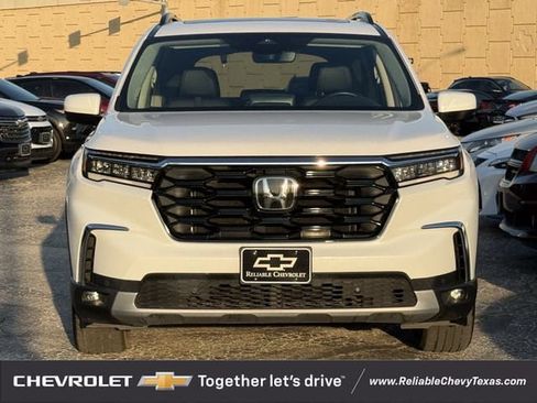Used 2024 Honda Pilot Touring image 3