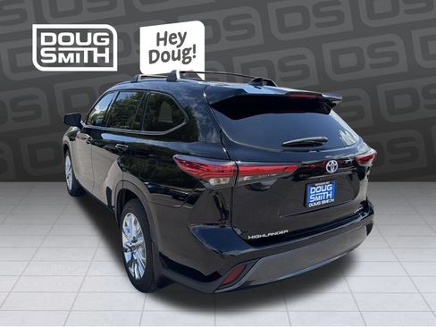 Used 2023 Toyota Highlander Limited AWD/4WD image 3