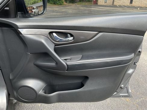 Used 2019 Nissan Rogue SV FWD image 48