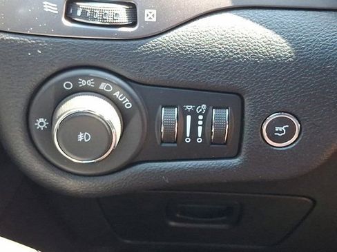 Certified 2021 Jeep Cherokee Latitude Lux w/ Comfort/Convenience Group AWD/4WD image 28
