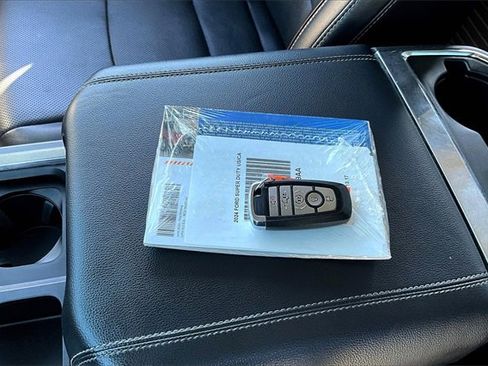 Used 2024 Ford F250 Lariat image 10