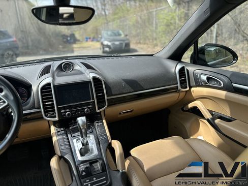 Used 2016 Porsche Cayenne AWD/4WD image 17