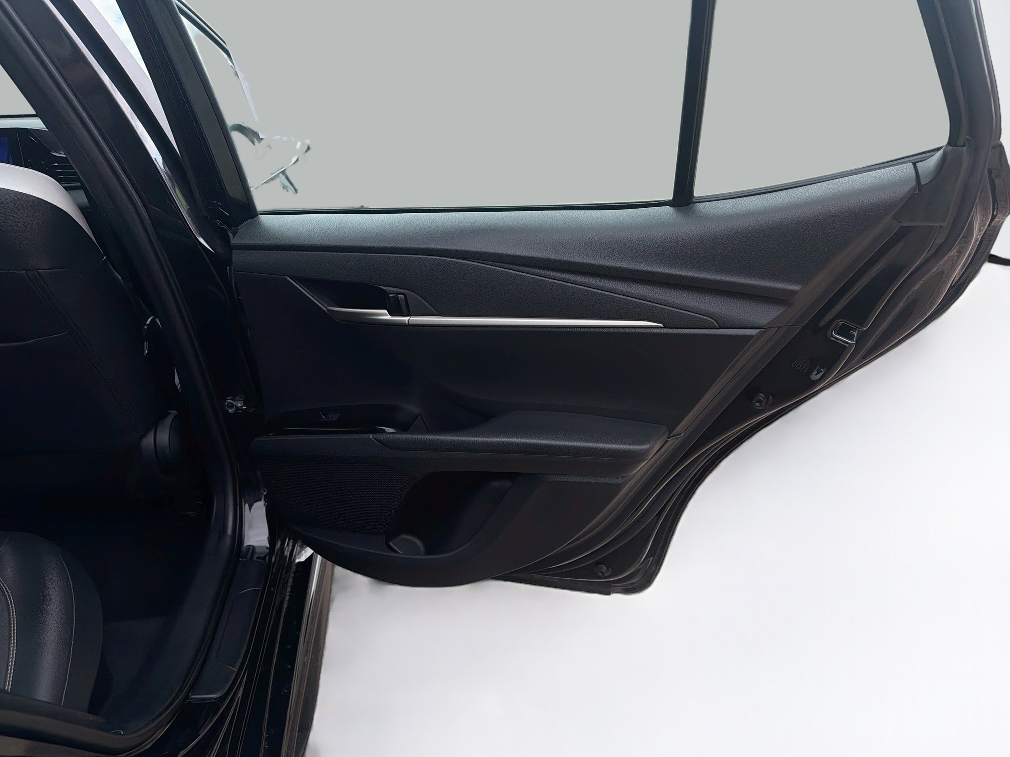 Used 2025 Toyota Camry SE FWD image 29