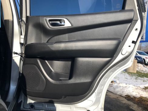 Used 2020 Nissan Pathfinder S image 49