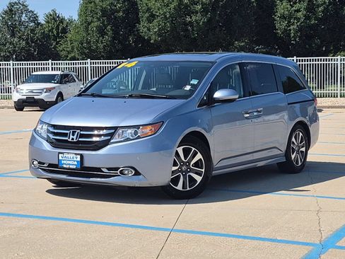 Used 2014 Honda Odyssey Touring Elite image 2