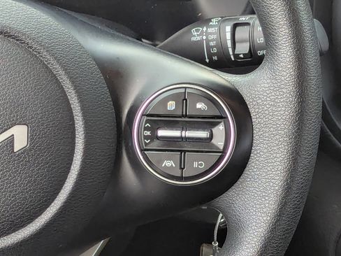Certified 2025 Kia Soul LX image 18