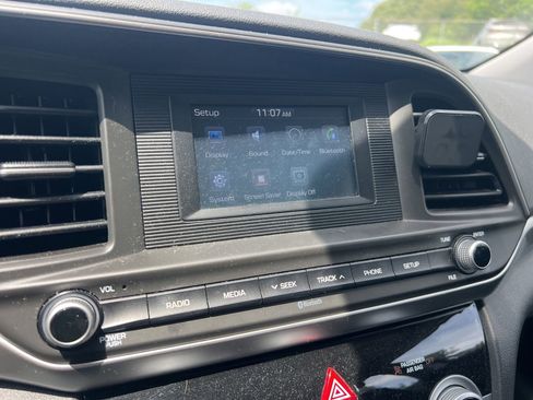 Used 2019 Hyundai Elantra SE w/ Cargo Package FWD image 8