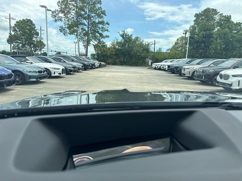 Used 2024 BMW X7 xDrive40i w/ Premium Package AWD/4WD image 18