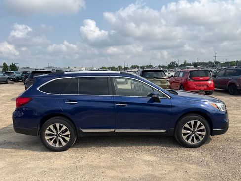 Used 2017 Subaru Outback 3.6R Touring AWD/4WD image 9